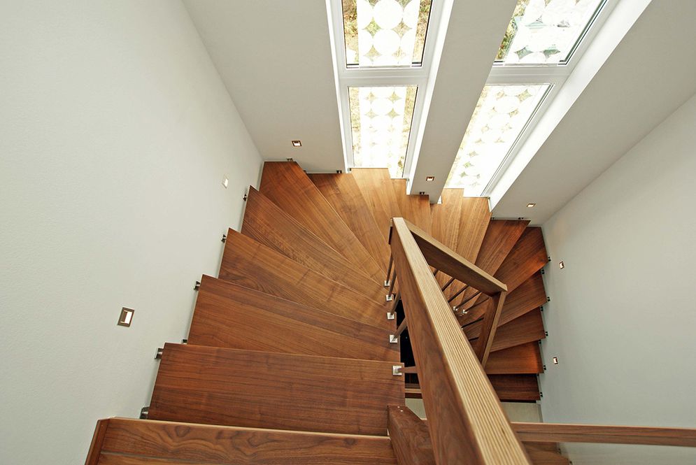 Freitragende Treppe 4 Nussbaum bfb32d7992